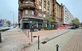 Broadway Apartments B2